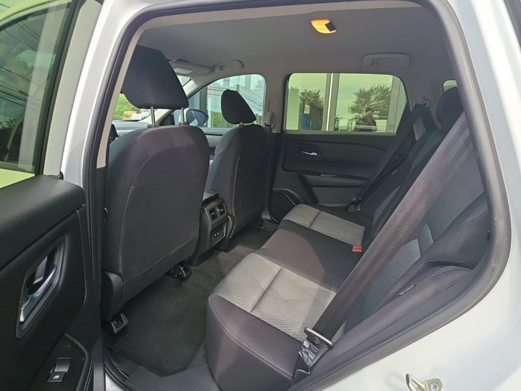 Certified 2026 Nissan Rogue SV AWD/4WD image 11