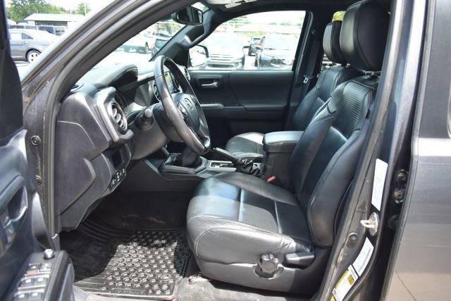 Used 2018 Toyota Tacoma SR5 AWD/4WD image 5