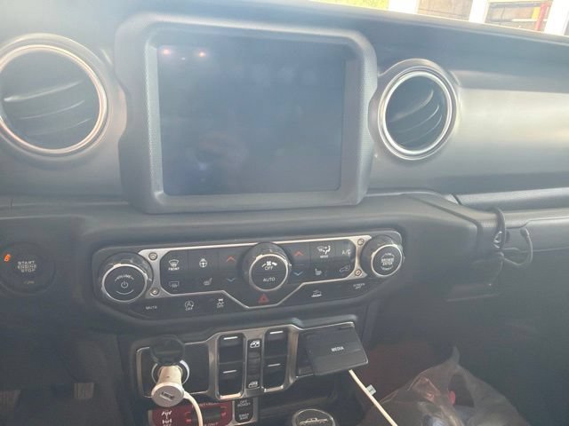 Used 2023 Jeep Gladiator Rubicon w/ LED Lighting Group AWD/4WD image 3