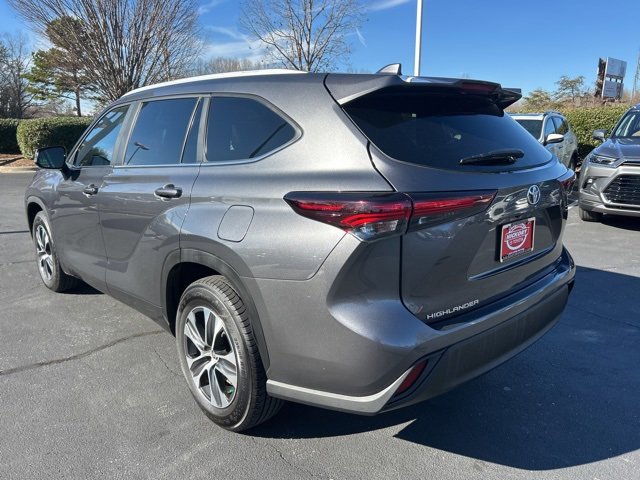 Used 2024 Toyota Highlander XLE image 9