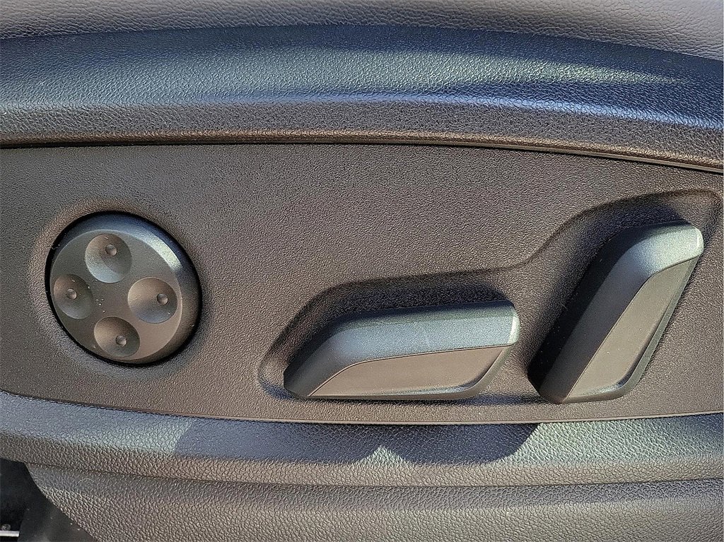 Used 2024 Audi SQ5 Premium w/ Convenience Package image 14