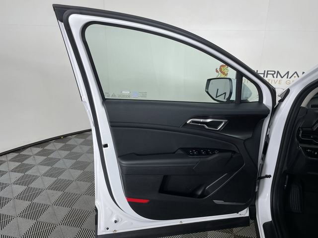 Used 2025 Kia Sportage EX image 32