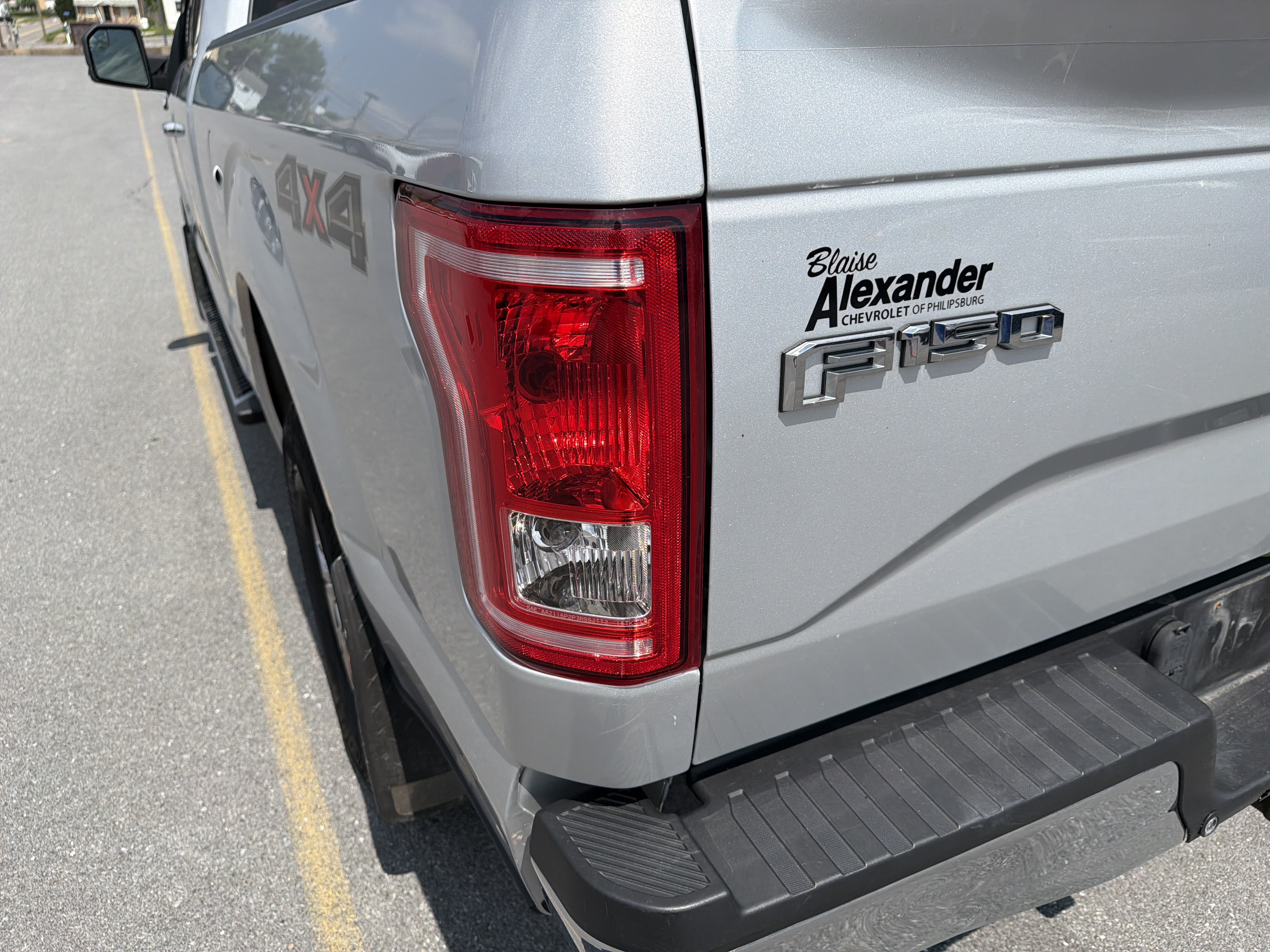 Used 2016 Ford F150 XLT w/ Equipment Group 302A Luxury AWD/4WD image 15