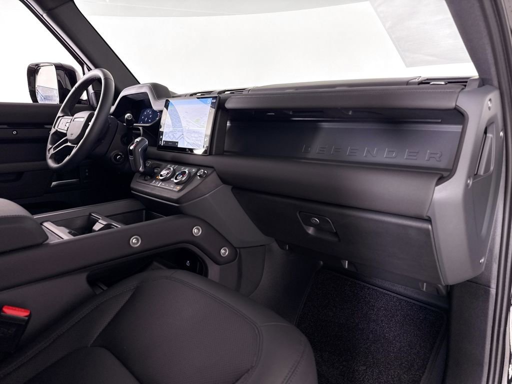 Used 2025 Land Rover Defender 130 X-Dynamic SE image 13