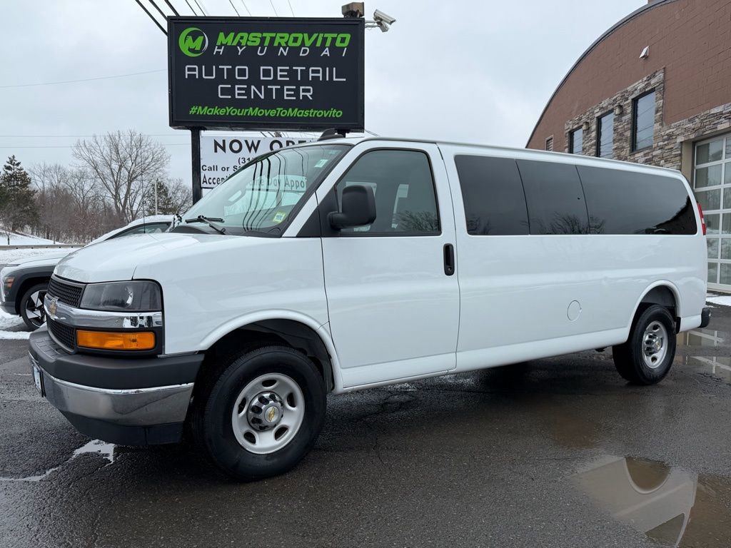 Used 2025 Chevrolet Express 3500 LT w/ LT Preferred Equipment Group RWD video 2
