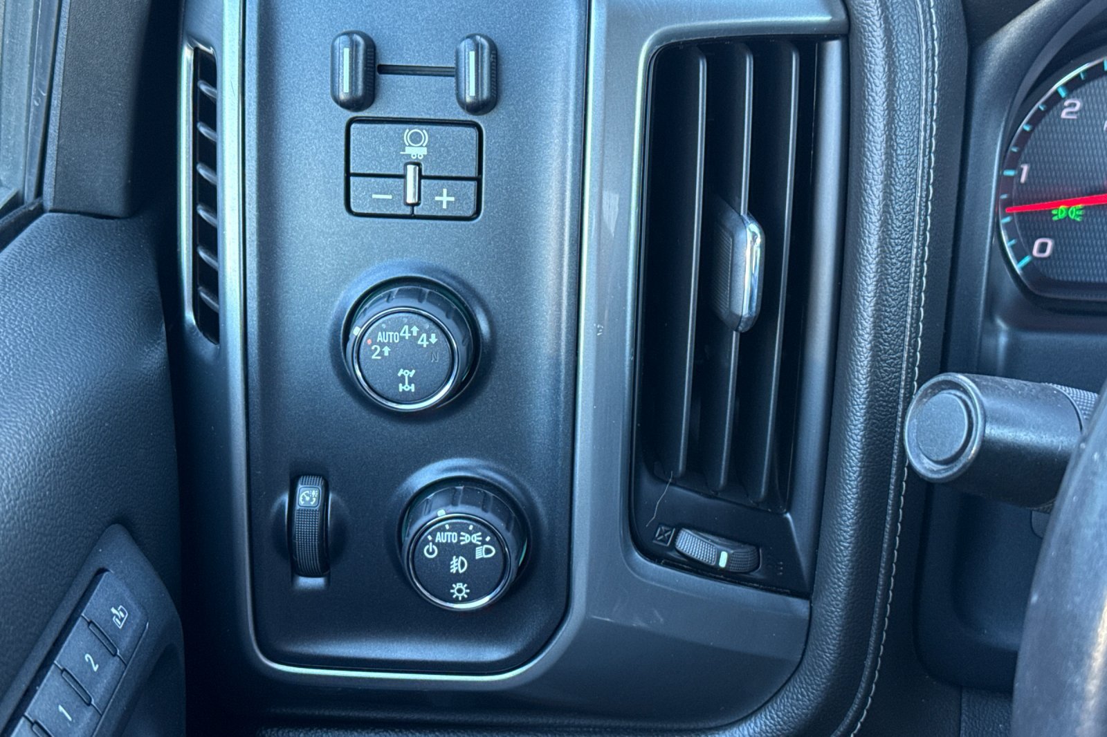 Used 2017 Chevrolet Silverado 1500 LTZ Z71 w/ Midnight Edition AWD/4WD image 38