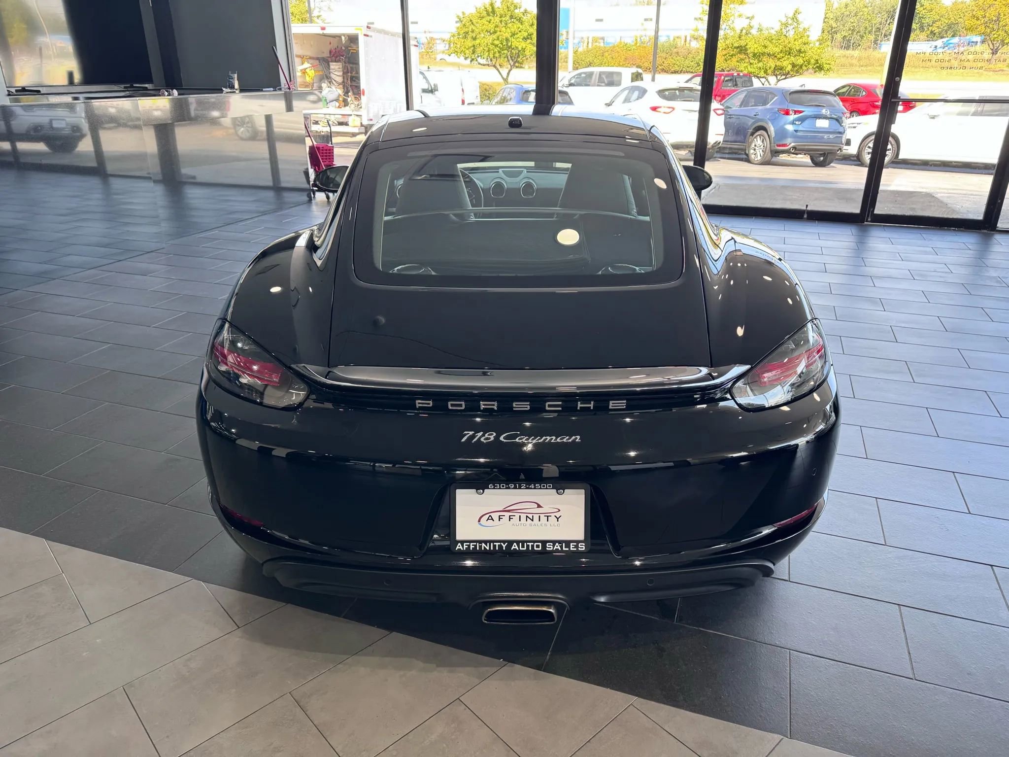 Used 2019 Porsche 718 Cayman image 4