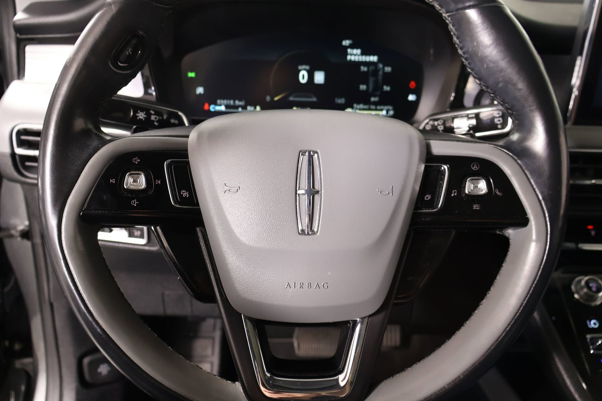 Used 2020 Lincoln Corsair Reserve w/ Equipment Group 201A FWD image 3