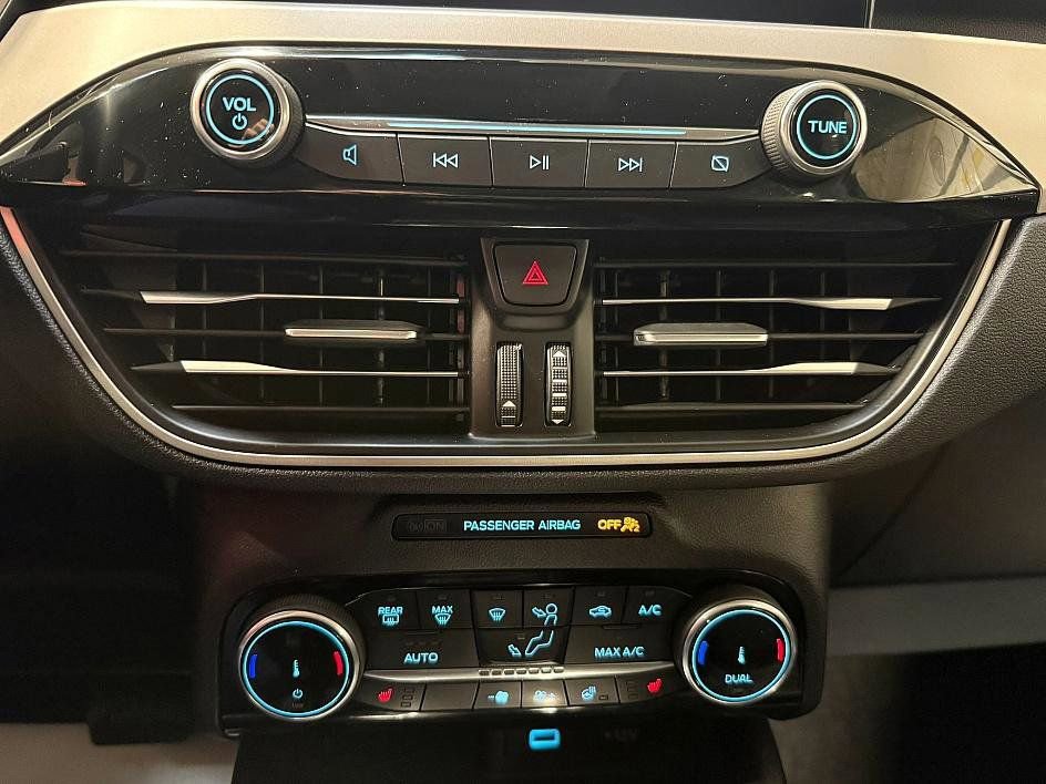 Used 2022 Ford Escape SEL image 15