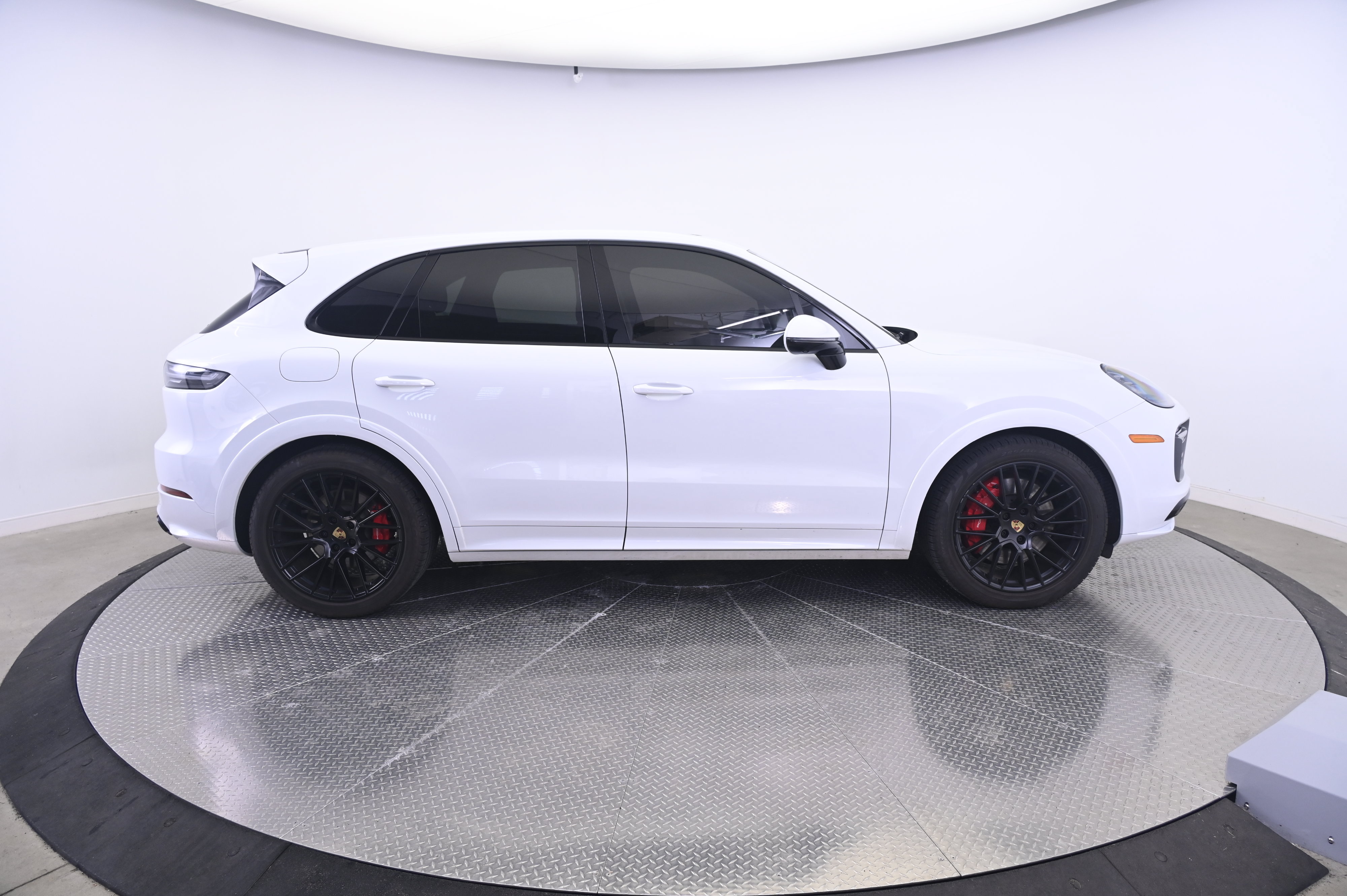 Certified 2023 Porsche Cayenne GTS AWD/4WD image 8