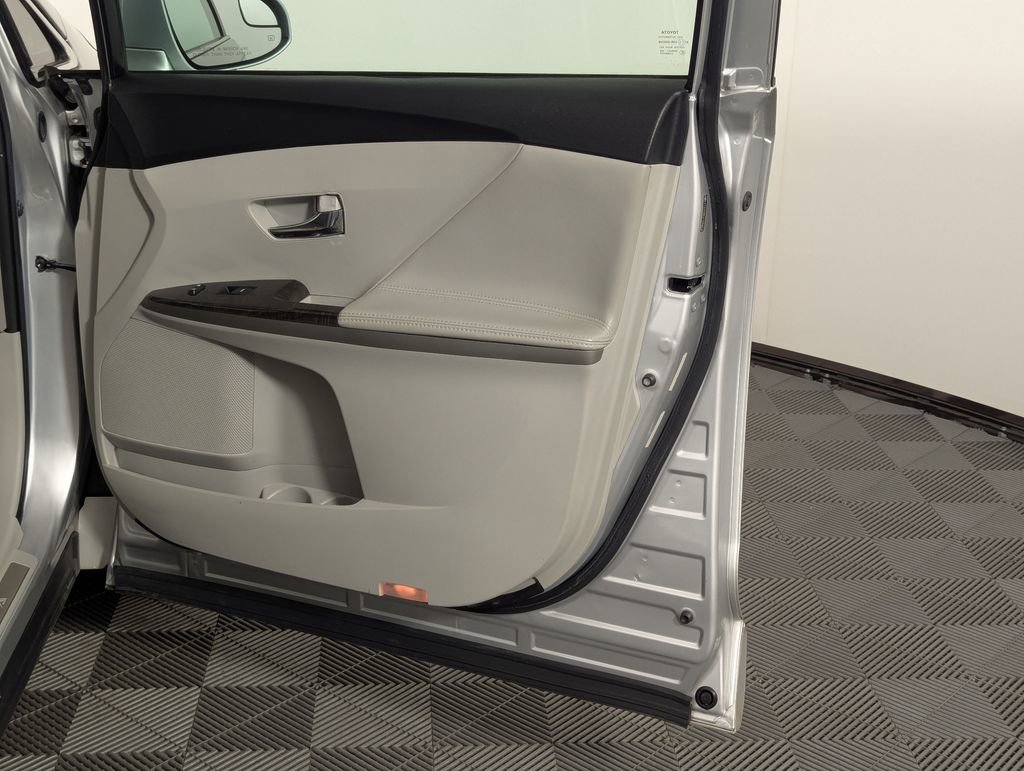 Used 2014 Toyota Venza XLE FWD image 48