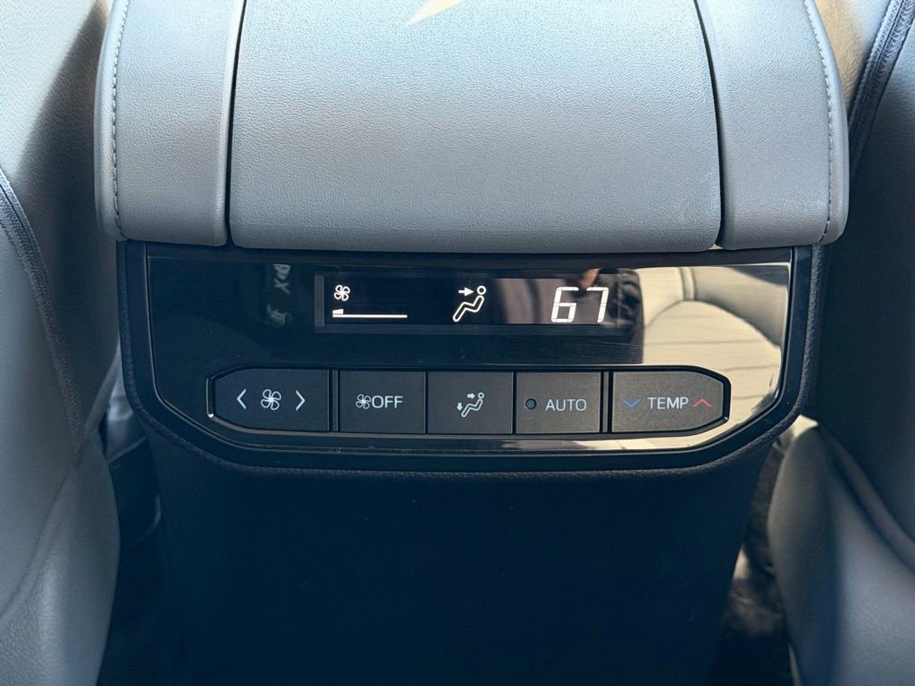 Used 2022 Toyota Highlander XLE image 28