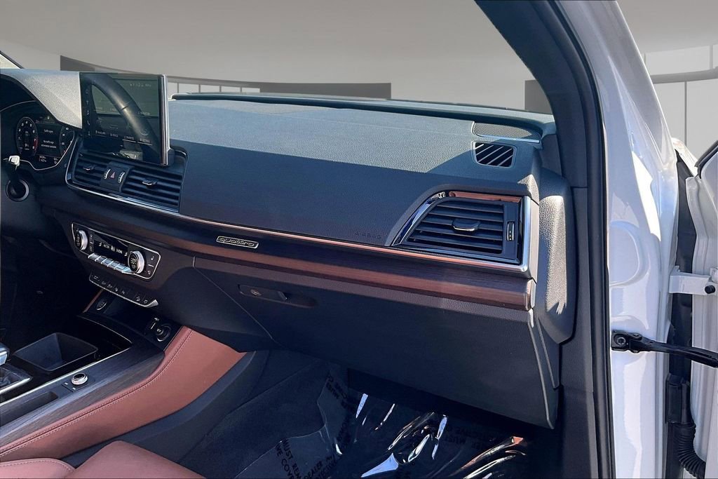 Used 2021 Audi Q5 Prestige w/ Prestige Package image 26