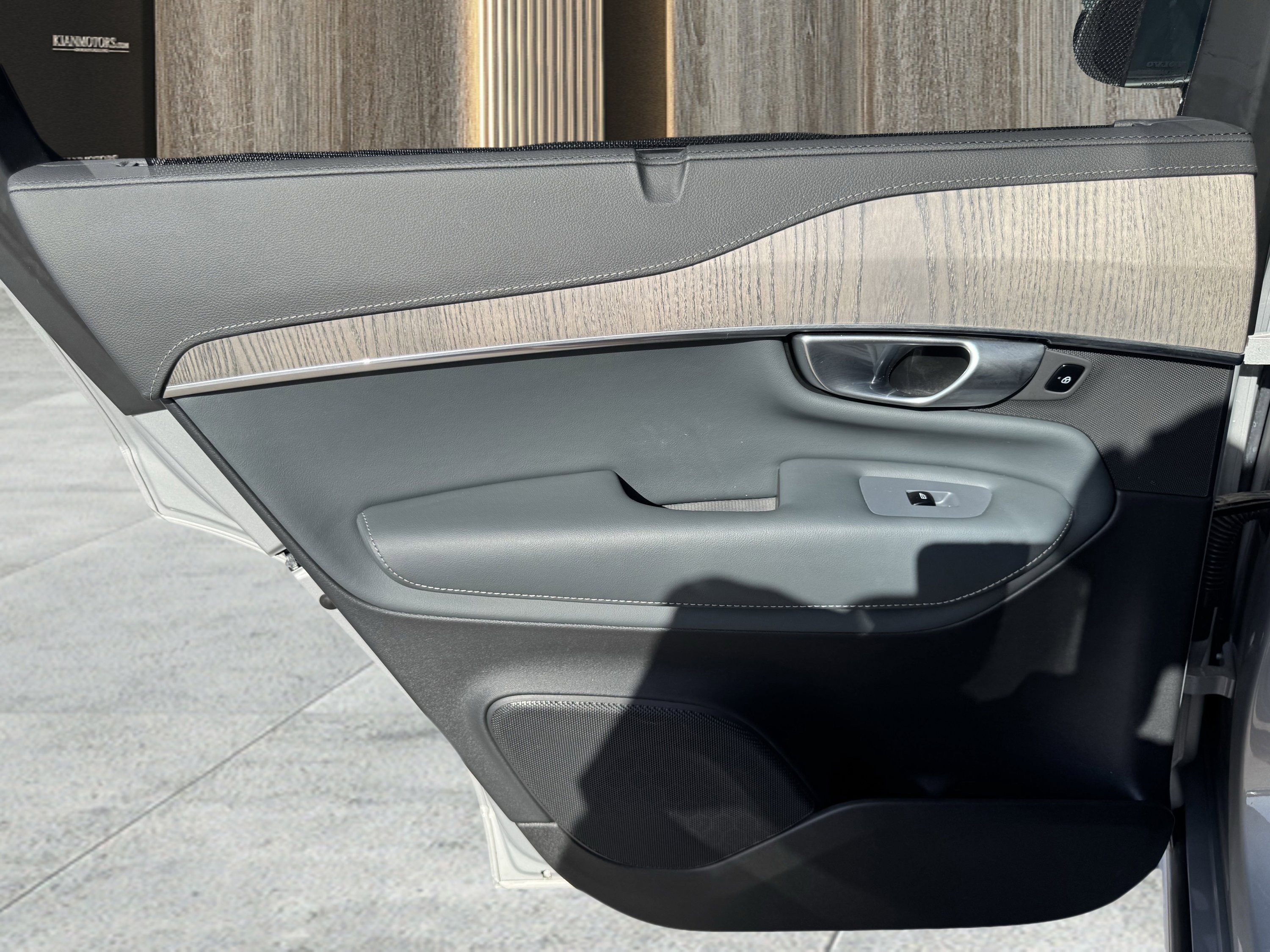 Used 2024 Volvo XC90 T8 Ultimate w/ Lounge Package image 40