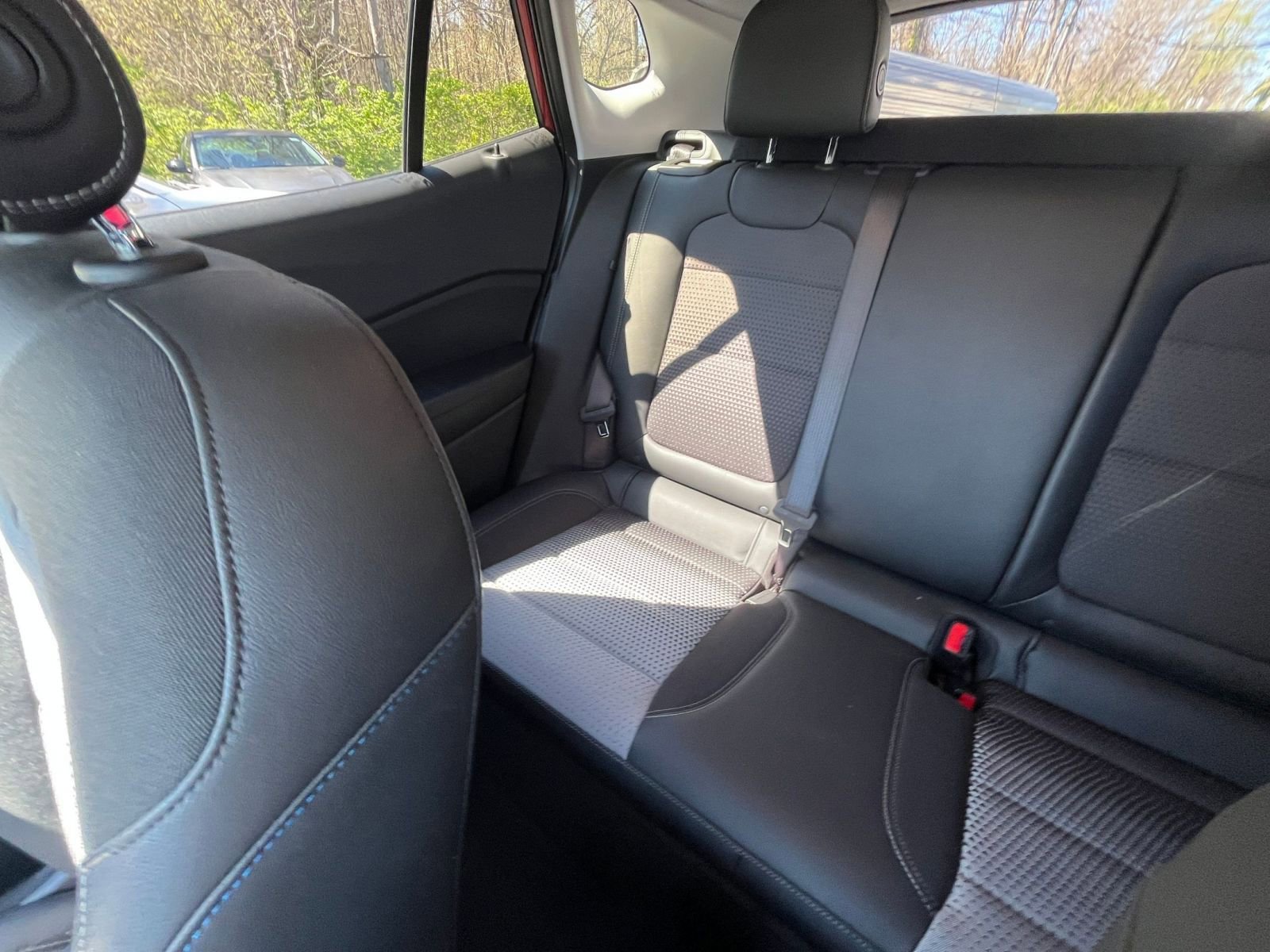 Used 2025 Chevrolet Trax LT FWD image 36