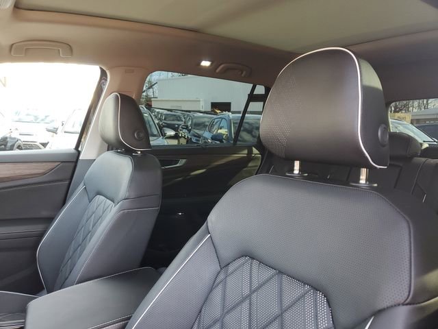 Certified 2025 Volkswagen Atlas SEL Premium R-Line image 16