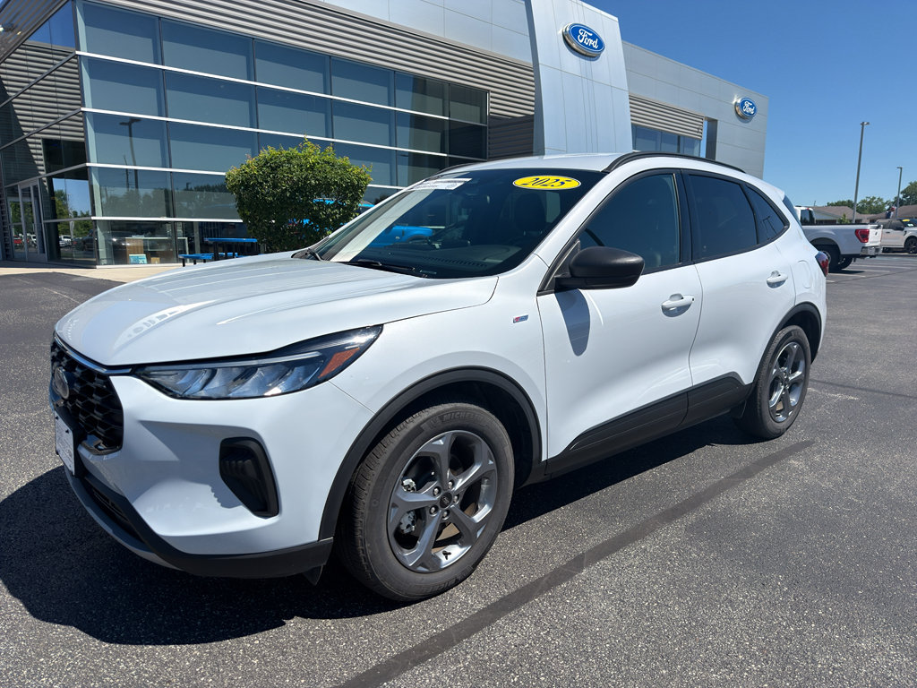 Used 2025 Ford Escape ST-Line FWD image 2