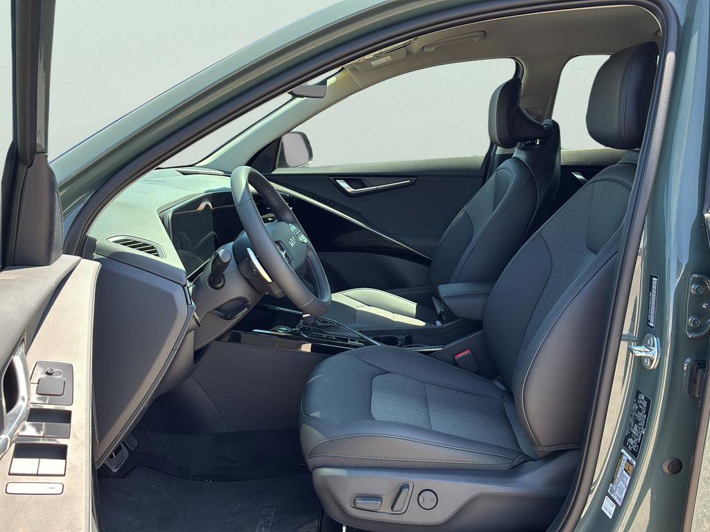 New 2025 Kia Niro EX image 22