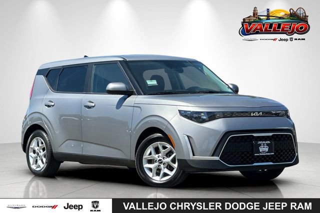 Used 2023 Kia Soul LX w/ LX Technology Package image 1