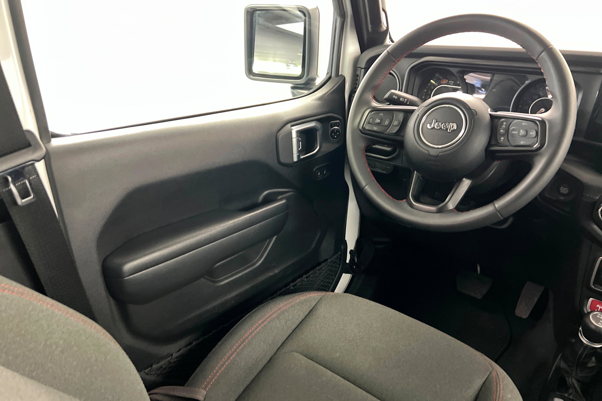 Used 2025 Jeep Wrangler Unlimited Rubicon image 11