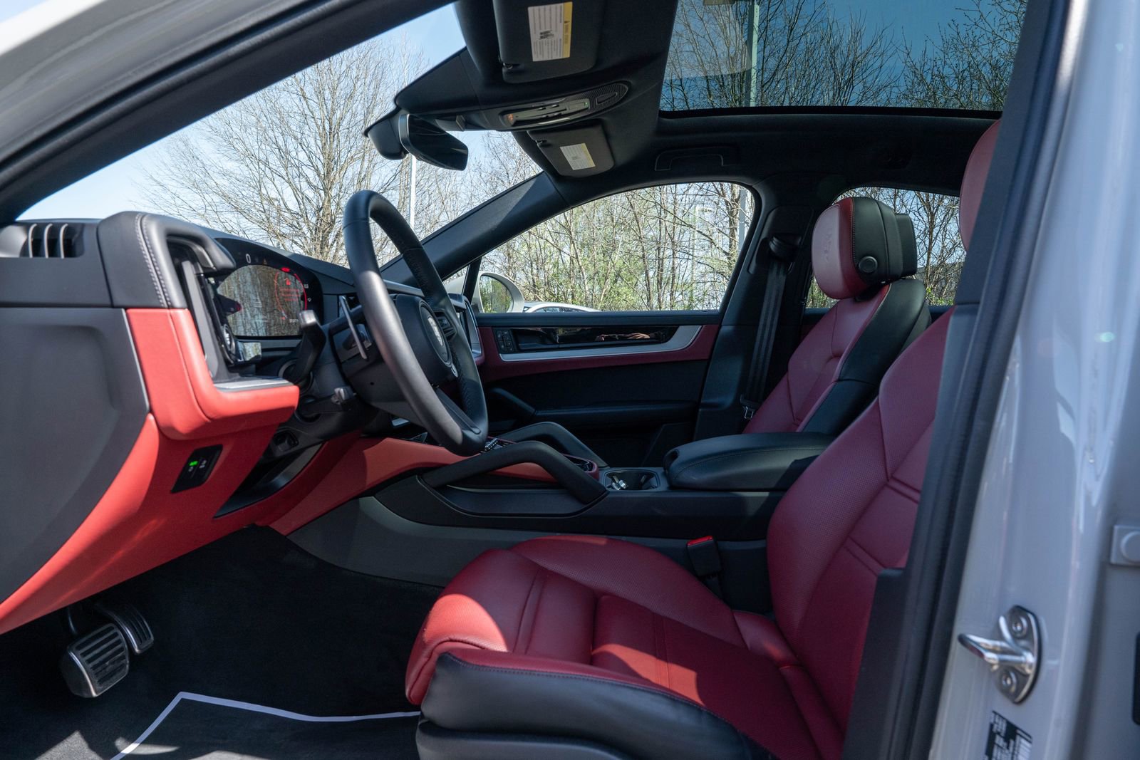 Certified 2025 Porsche Cayenne S w/ Premium Package Plus image 23