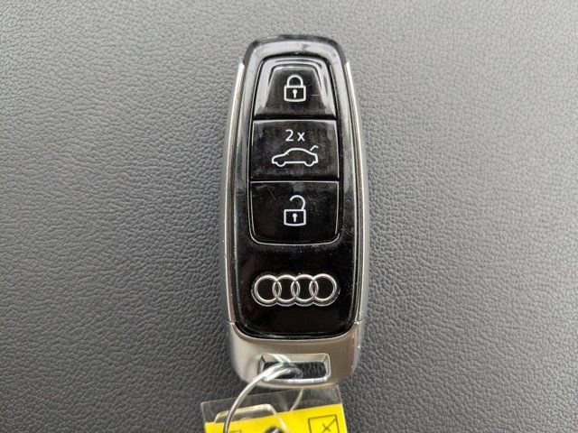 Used 2023 Audi Q8 Prestige image 32