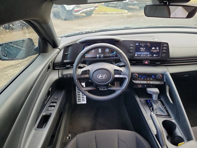 Used 2025 Hyundai Elantra Sport image 19