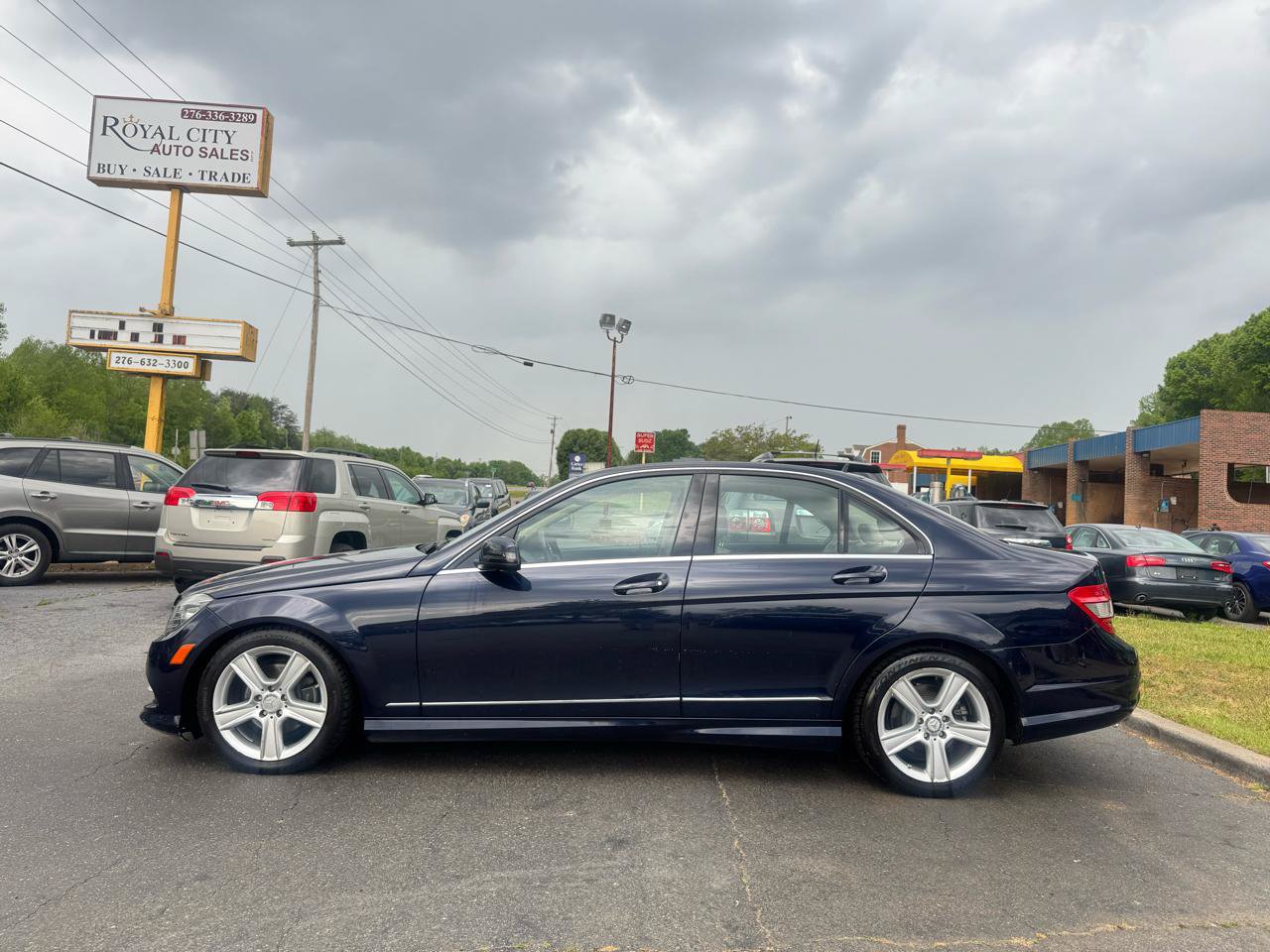 Used 2011 Mercedes-Benz C 300 4MATIC Sedan image 8