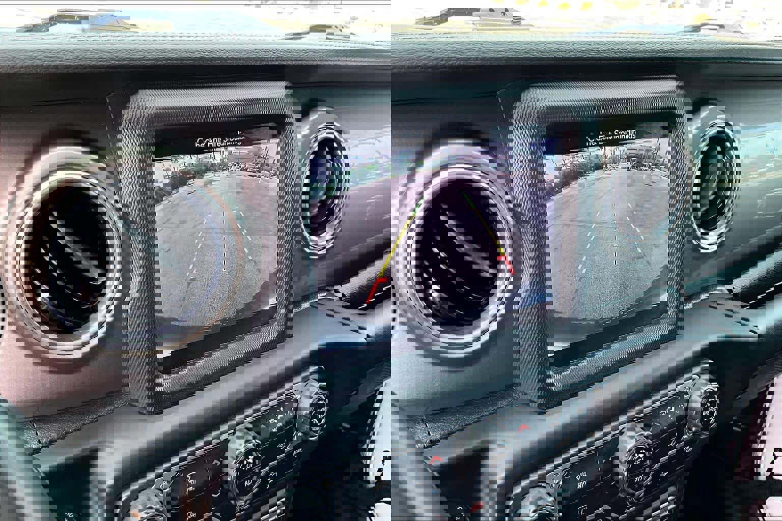 Used 2018 Jeep Wrangler Unlimited Sahara image 25