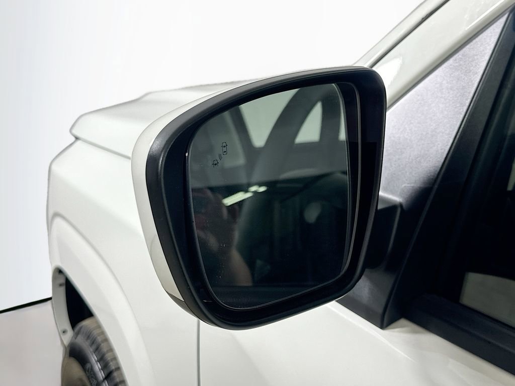 Used 2025 Nissan Frontier SV w/ SV Convenience Package image 36
