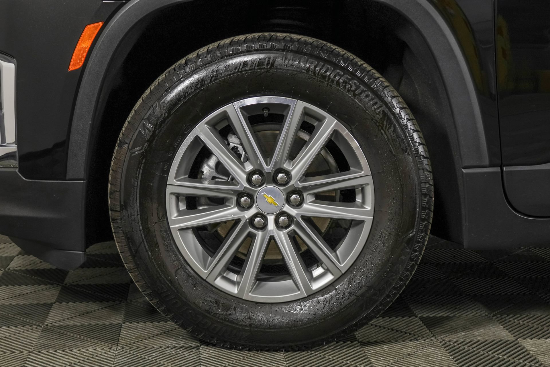 Used 2023 Chevrolet Traverse LT FWD image 19