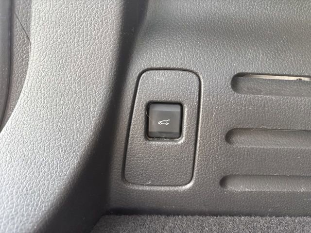 Used 2013 Ford Edge SEL image 12