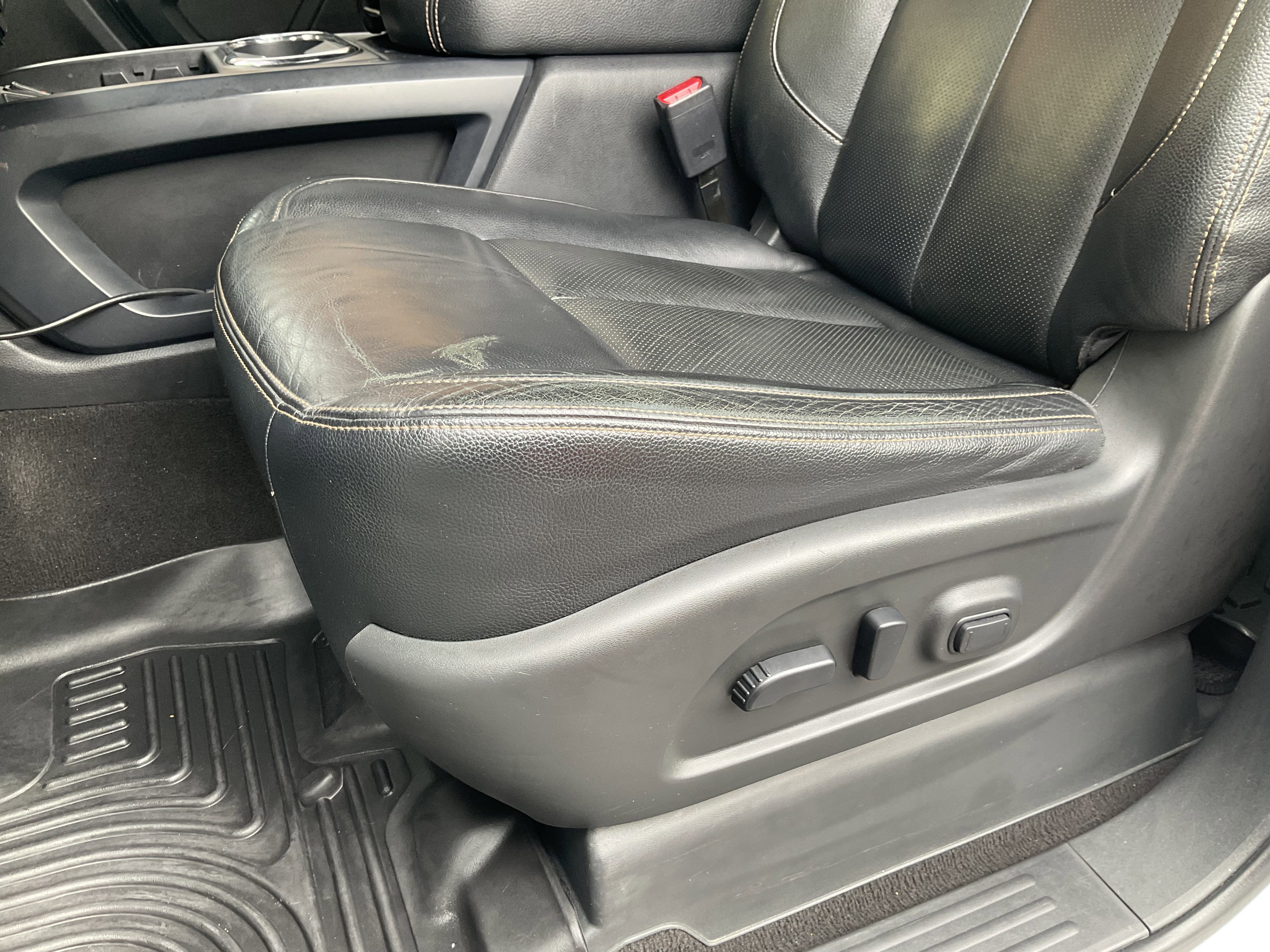 Used 2019 Nissan Titan SL w/ Midnight Edition image 31