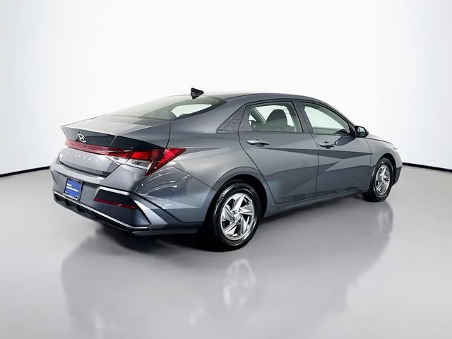 Certified 2024 Hyundai Elantra SE FWD image 8