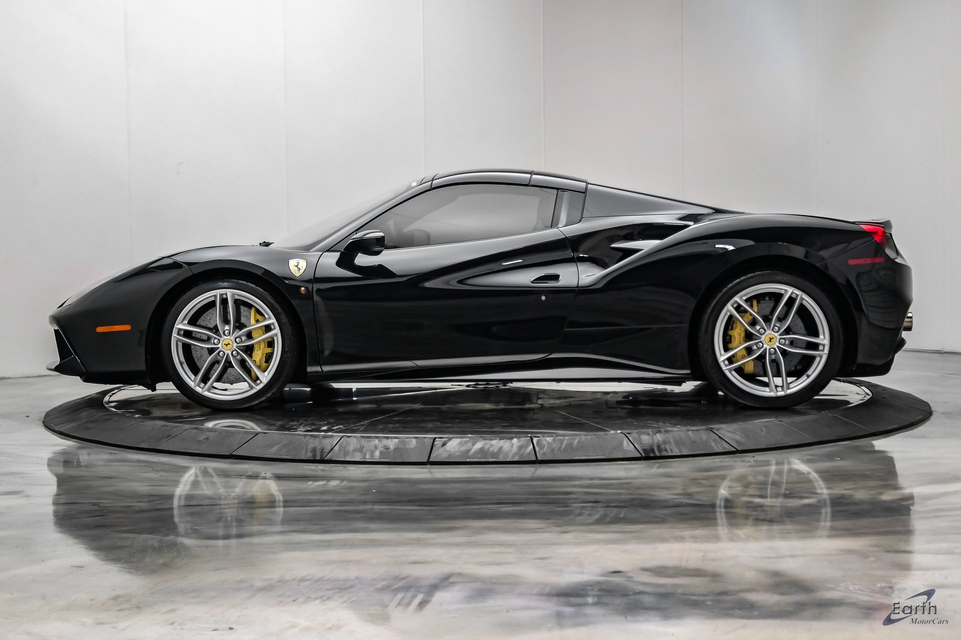 Used 2018 Ferrari 488 Spider RWD image 10