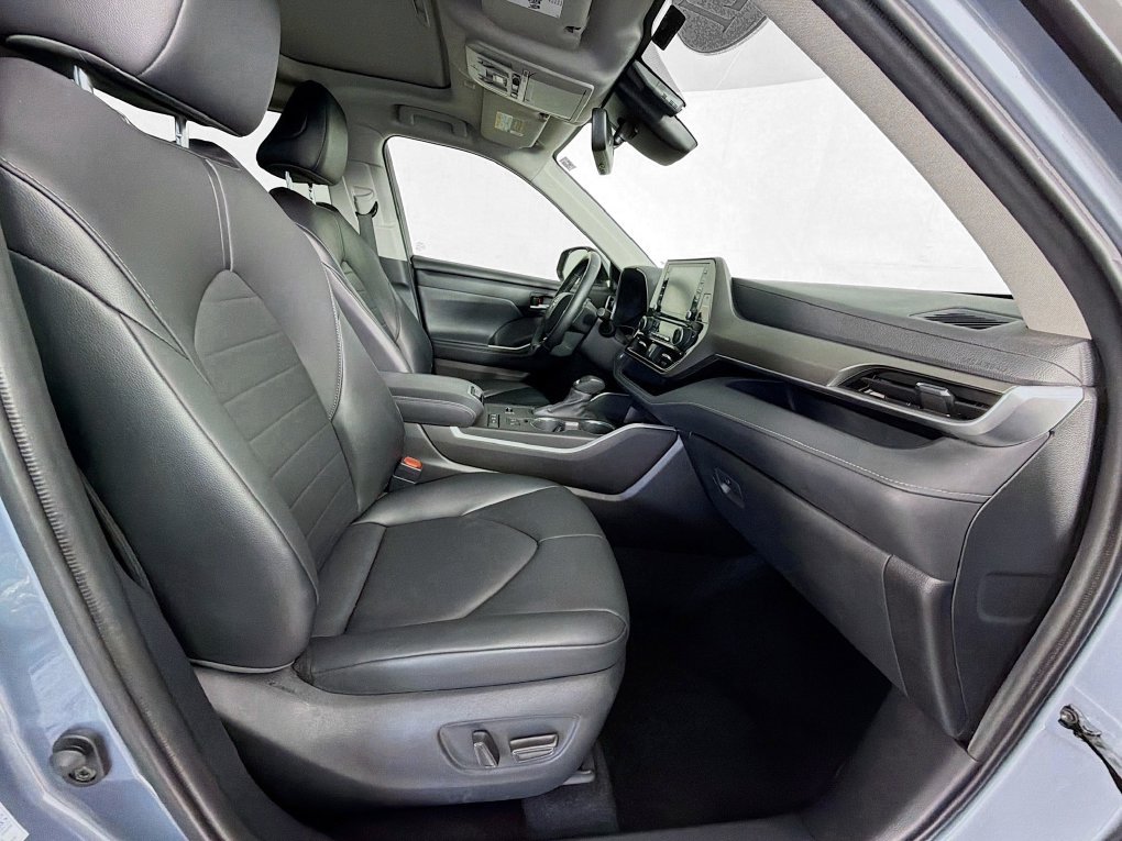 Used 2021 Toyota Highlander XLE AWD/4WD image 24