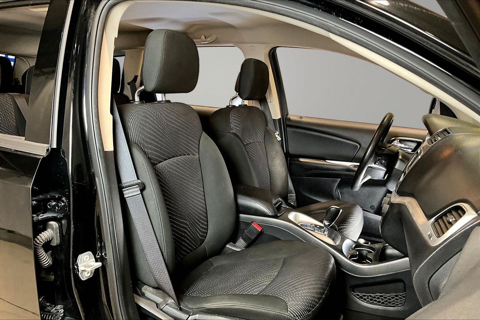 Used 2020 Dodge Journey SE w/ Blacktop Package FWD image 29