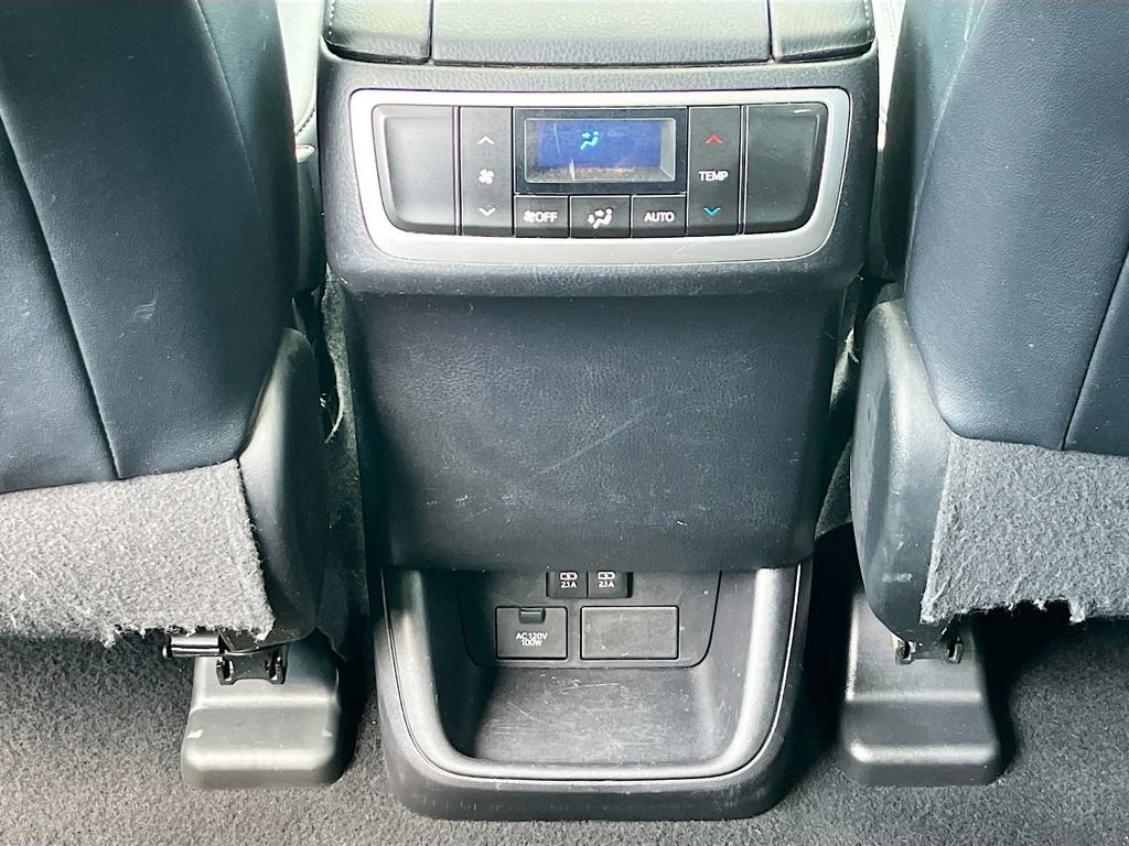 Used 2017 Toyota Highlander XLE AWD/4WD image 31