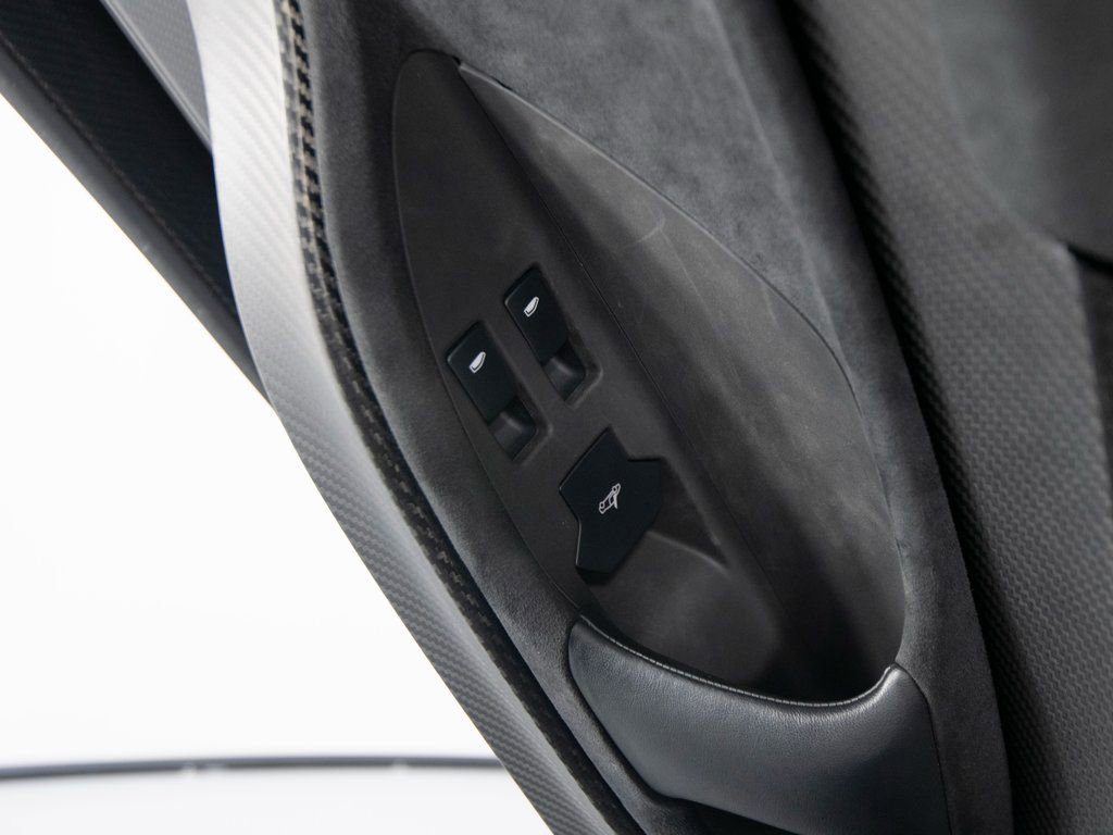 Used 2015 McLaren P1 image 19