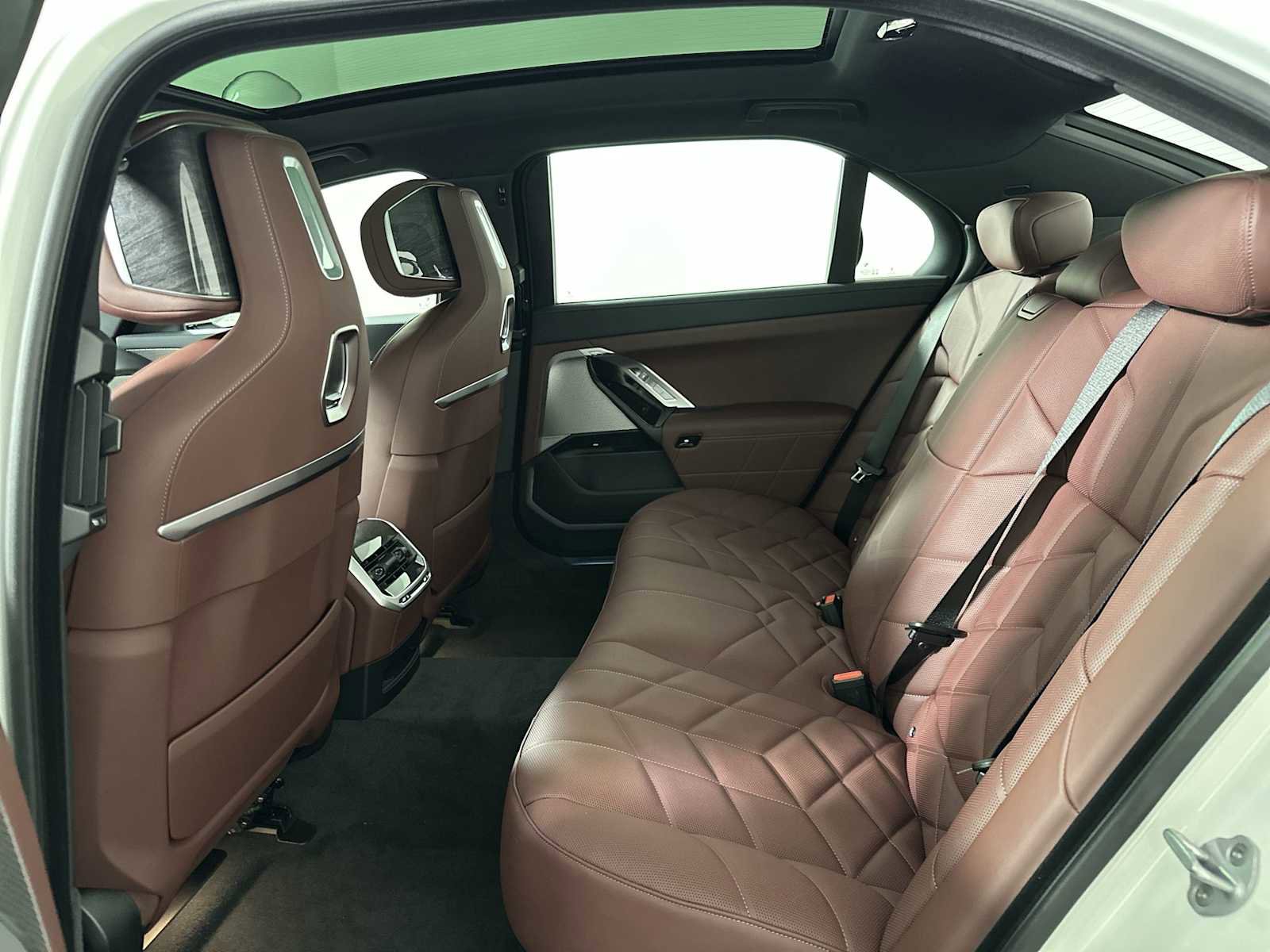 New 2026 BMW 740i xDrive w/ Executive Package image 18