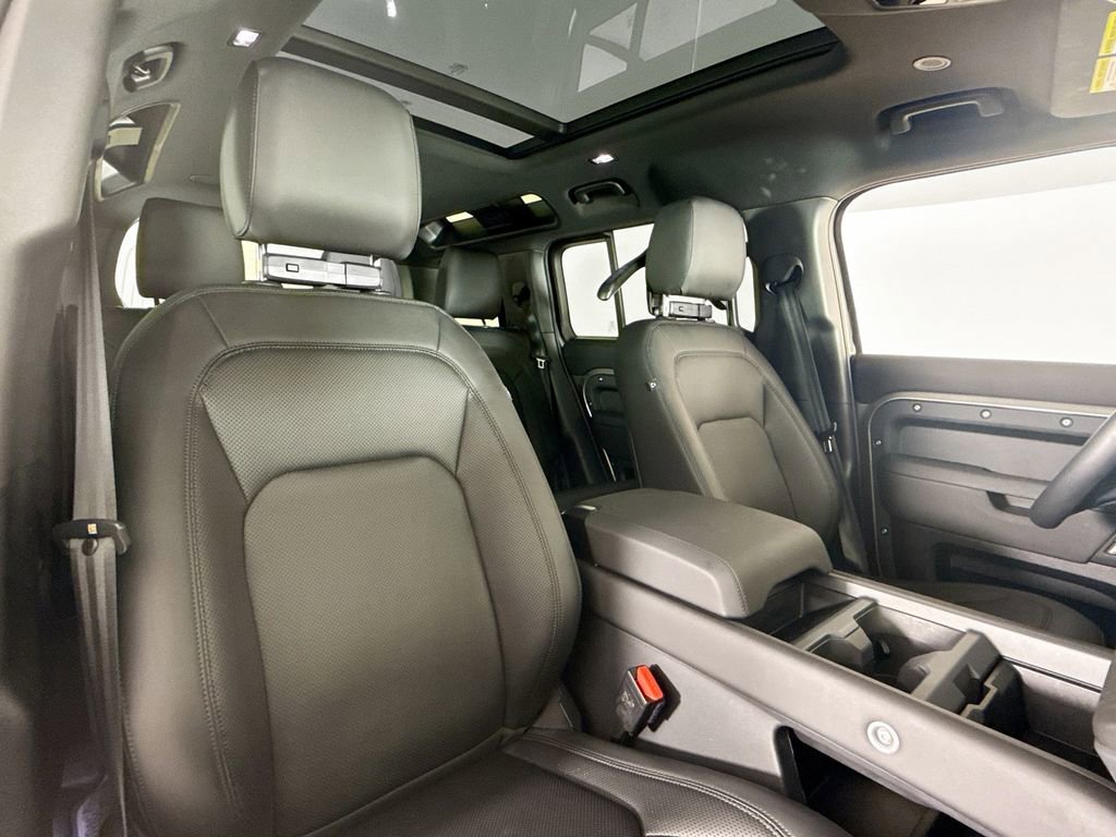 Used 2025 Land Rover Defender 110 X-Dynamic SE AWD/4WD image 14