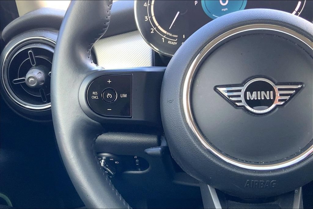 Used 2022 MINI Cooper 4-Door Hardtop FWD image 17
