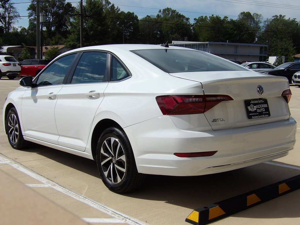 Used 2024 Volkswagen Jetta S image 3