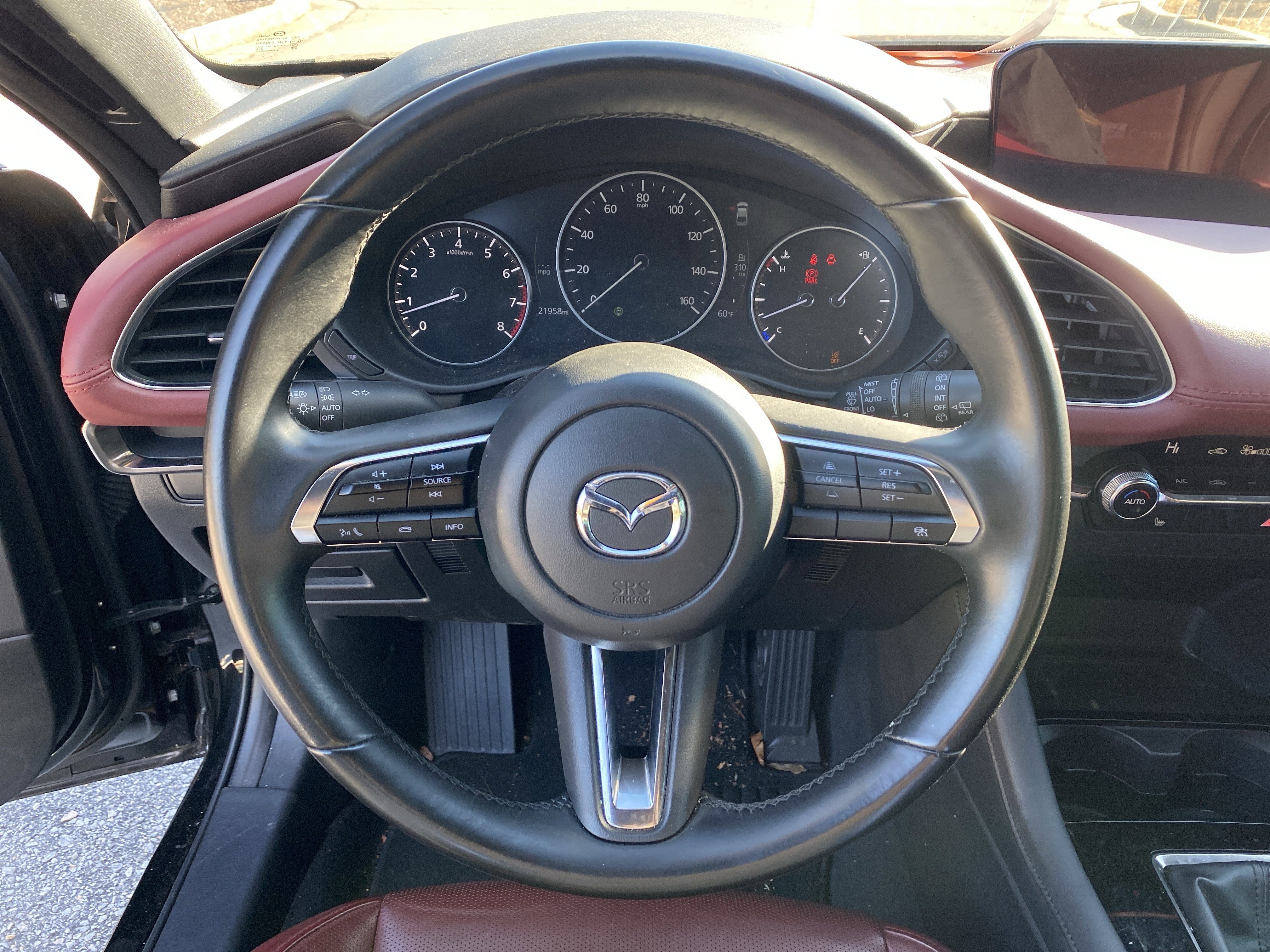 Used 2025 MAZDA MAZDA3 2.5 S Hatchback w/ Premium Pkg image 11