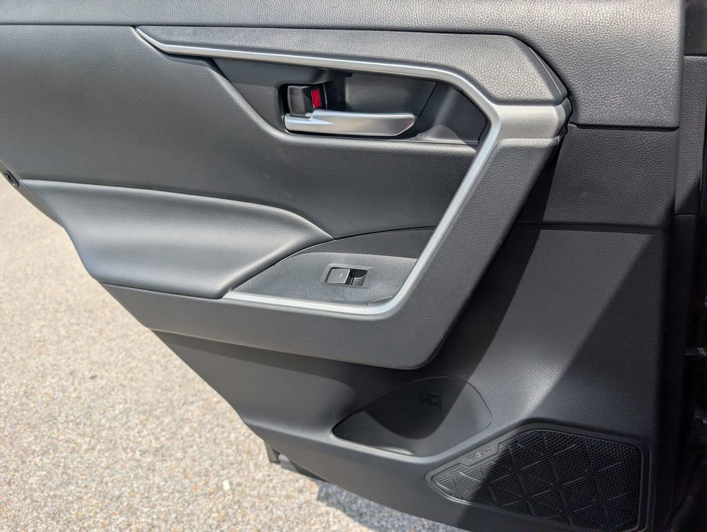 Used 2023 Toyota RAV4 XLE w/ Convenience Package image 28