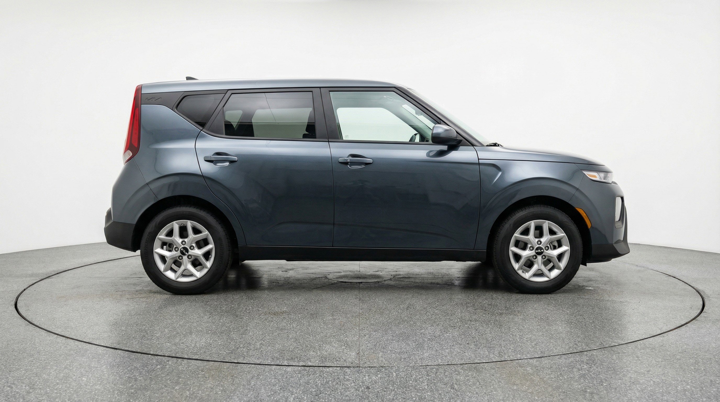 Used 2025 Kia Soul LX w/ LX Technology Package FWD image 11