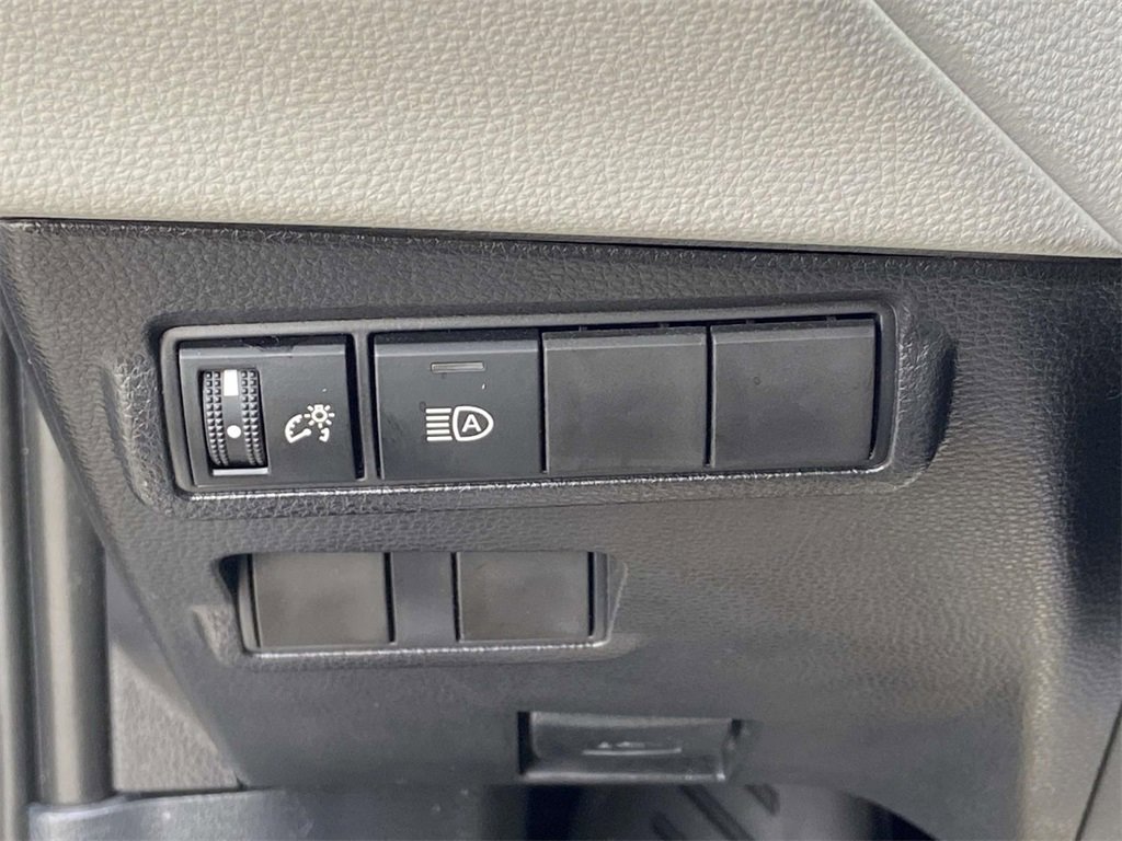 Used 2025 Toyota Corolla Cross L image 26