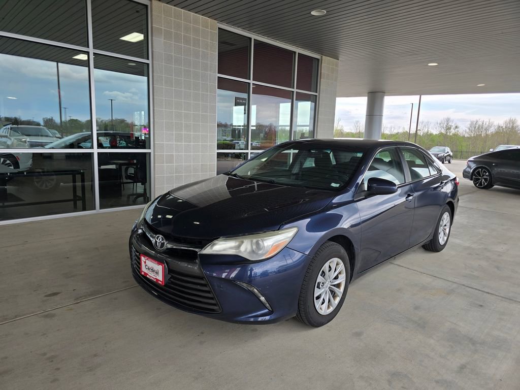 Used 2015 Toyota Camry LE image 3