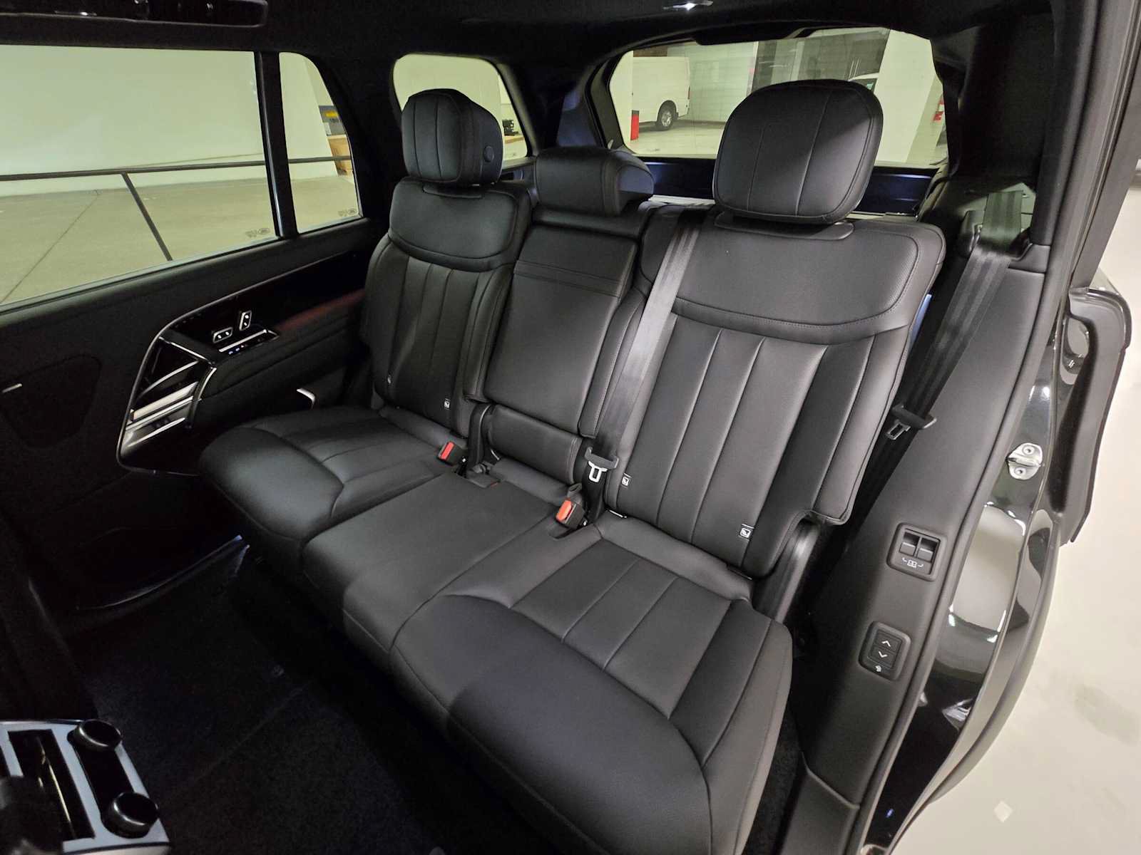 New 2026 Land Rover Range Rover Long Wheelbase SE AWD/4WD image 18