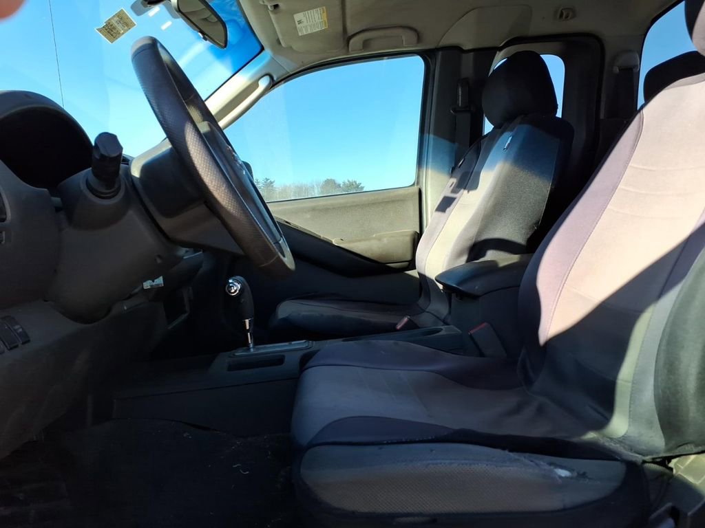 Used 2009 Nissan Frontier SE w/ Power Pkg image 17